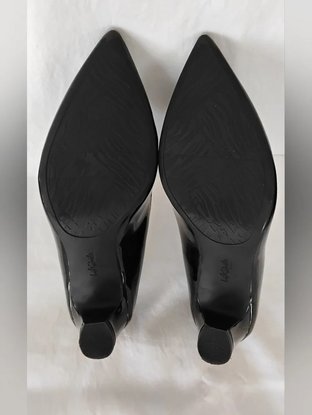 Life Stride Soft System Minx Elegant Black Patent Low Heel Pumps